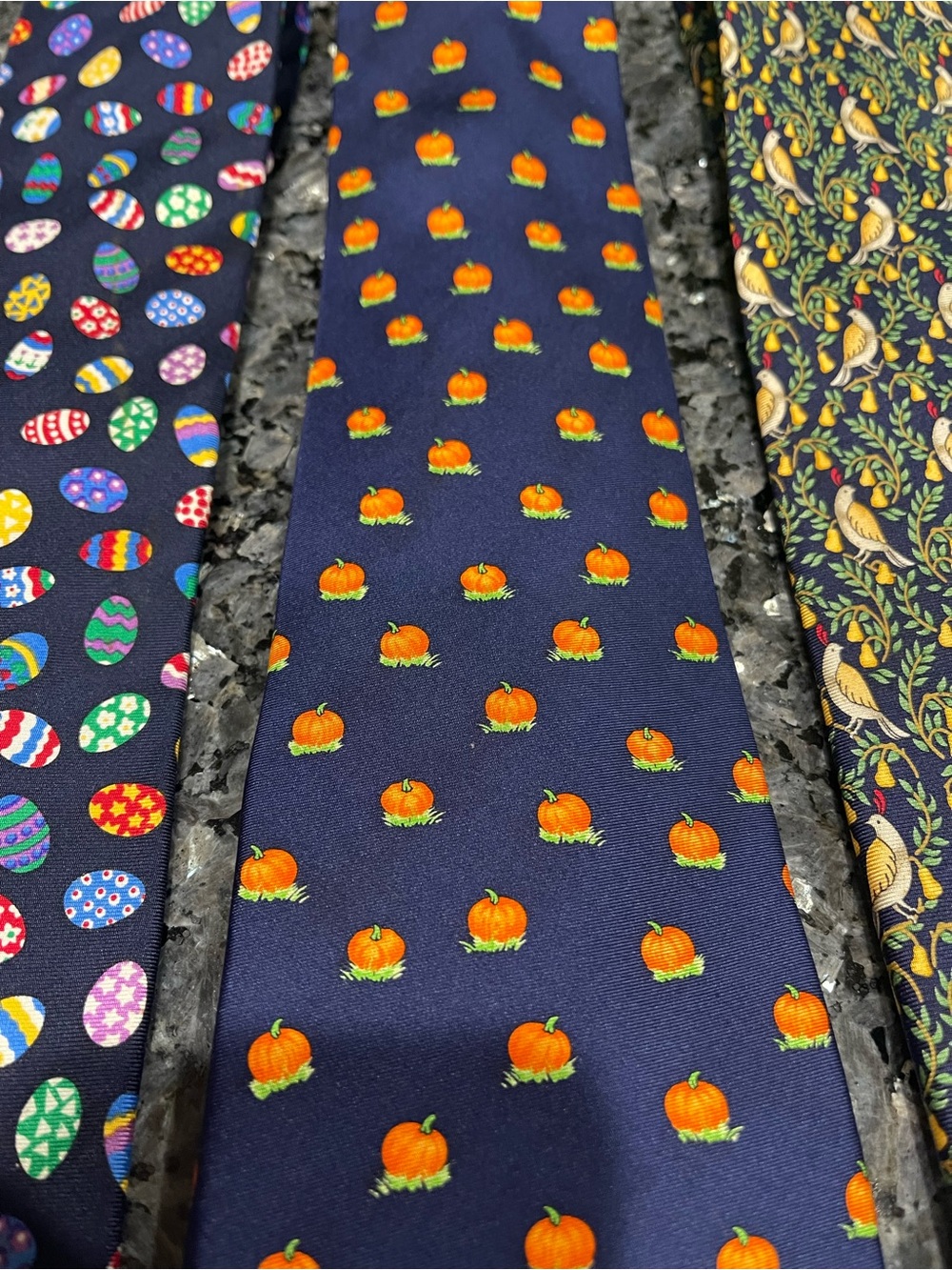 Lot of 3 Alynn Seasonal 100% Silk Ties Made in USA - Picture 3 of 7